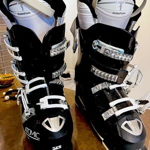 Women’s Hawx Atomic Ski Boots- Size 24.5